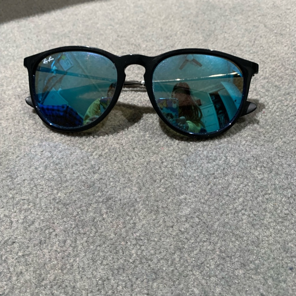 Ray ban sunglasses. Style: Erika. Color lenses: blue. Condition: amazing.